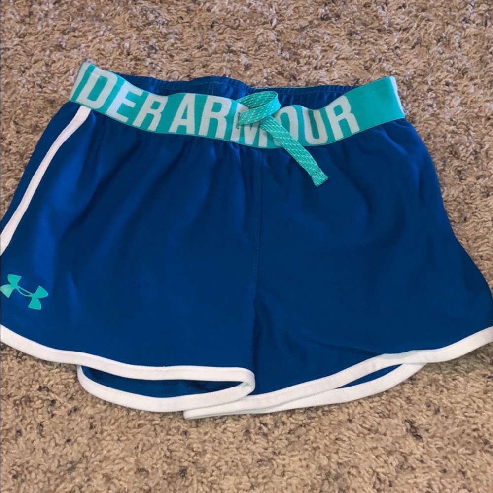 girls under armour shorts size M